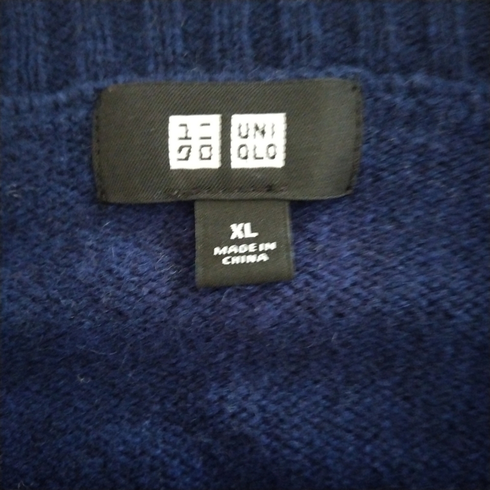 Uniqlo Blue Crewneck Sweater Classic Knit - Picture 2 of 2
